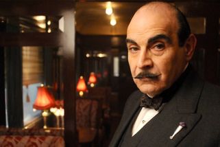 Hercule Poirot: Mince mezi hýžděmi, led v kalhotách a lekce od prince Filipa